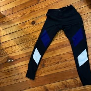 i am selling leggings. brand- 90 degree by reflex